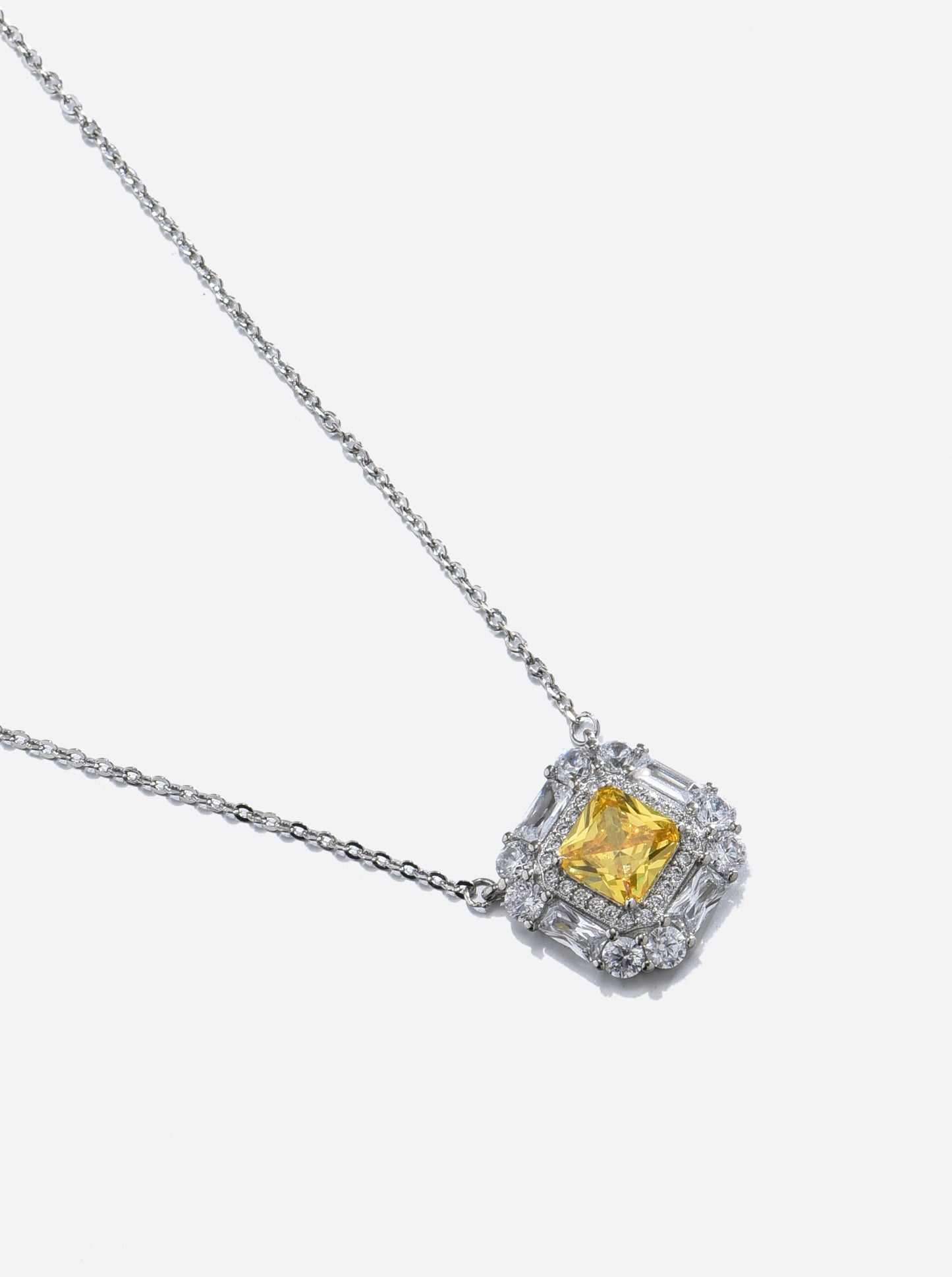 MOANA SQUARE DIAMOND NECKLACE