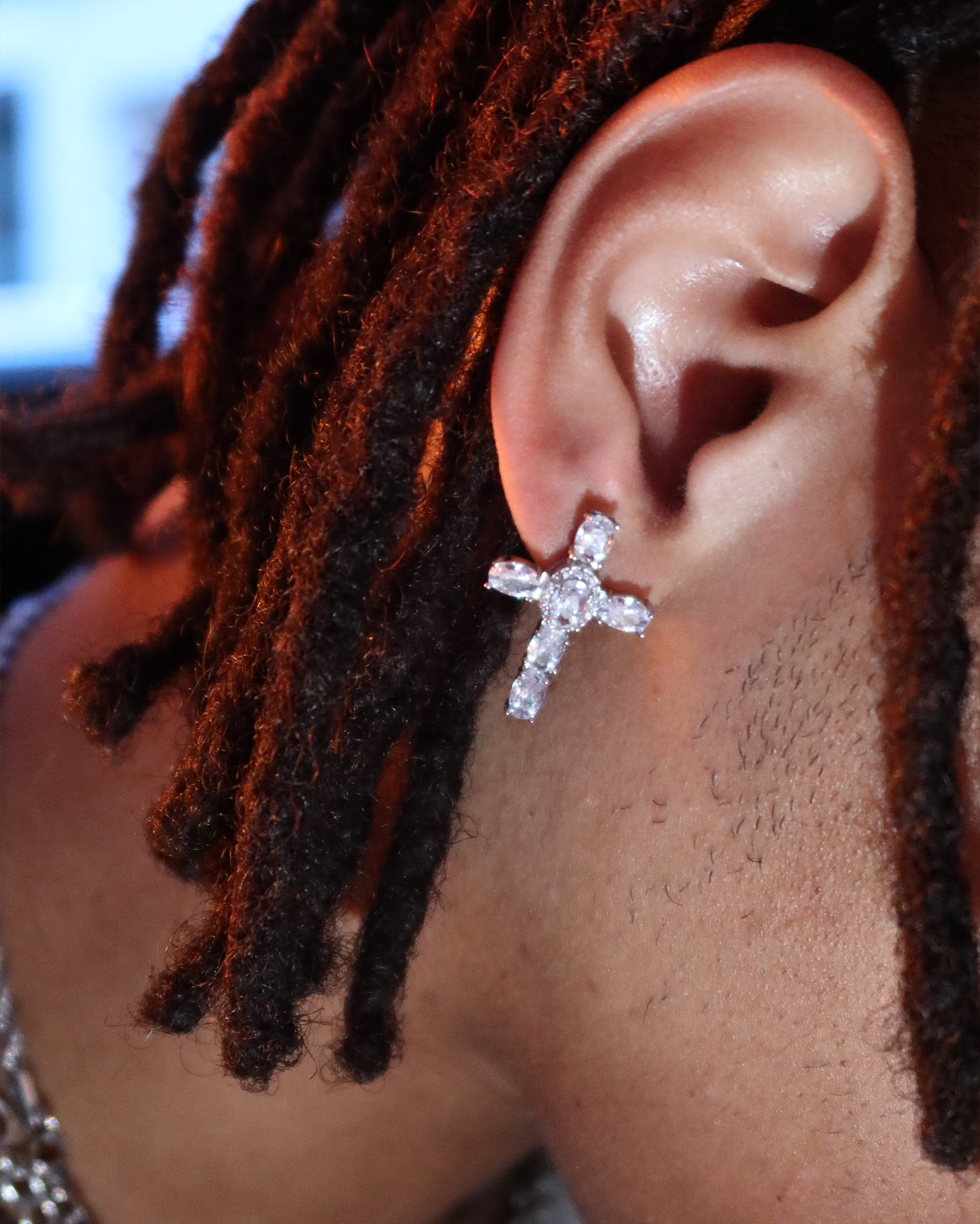 WHITE FUGUE CROSS EARRING